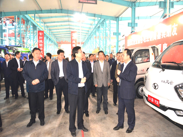 市新旧动能转换重大项目推进会asiagame集团科普教育基地进行观摩